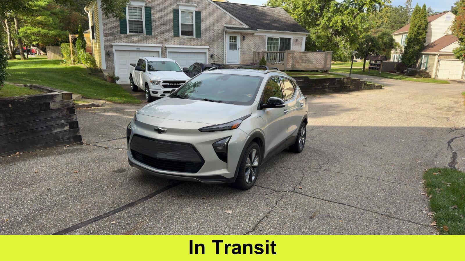 Used 2023 Chevrolet Bolt EUV LT w/ Convenience Package FWD image 1
