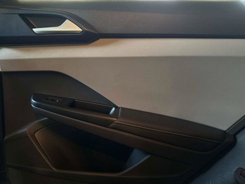 Certified 2024 Volkswagen Taos SE image 15