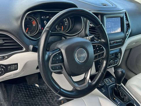 Used 2020 Jeep Cherokee Latitude Plus w/ Cold Weather Group image 10