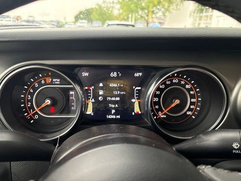 Used 2023 Jeep Gladiator Sport AWD/4WD image 13