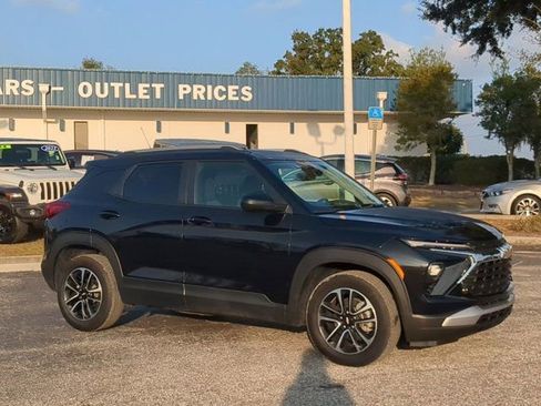 Used 2024 Chevrolet TrailBlazer LT w/ LT Cold Weather Package image 2