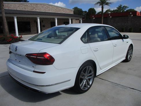 Used 2018 Volkswagen Passat 2.0T R-Line FWD image 13