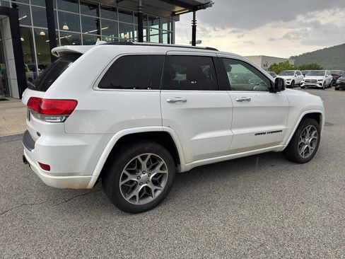 Used 2020 Jeep Grand Cherokee Overland AWD/4WD image 4