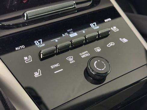 Certified 2025 Porsche Cayenne Coupe image 34