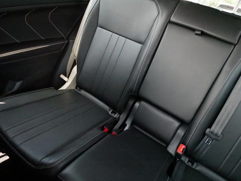Certified 2023 Volkswagen Tiguan SE FWD image 12