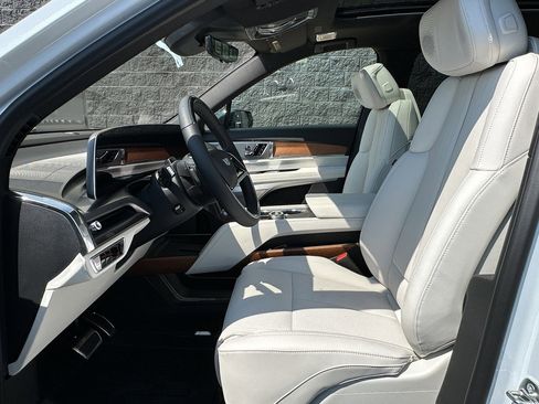 New 2026 Cadillac Vistiq Sport w/ LPO, Floor Liner Package image 17