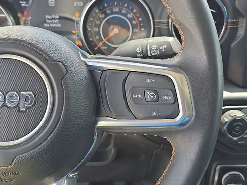 Used 2023 Jeep Gladiator Overland AWD/4WD image 17