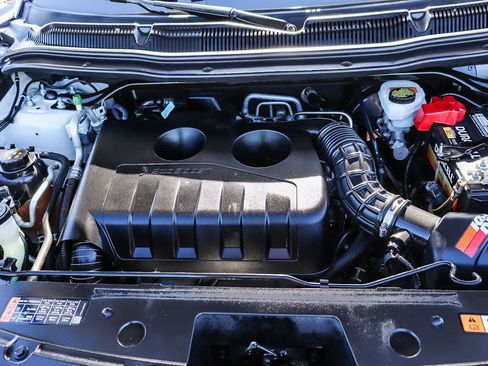 Used 2018 Ford Explorer XLT w/ Equipment Group 202A image 26