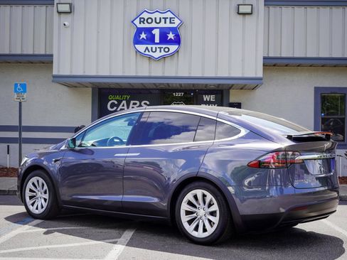 Used 2018 Tesla Model X 75D AWD/4WD image 2