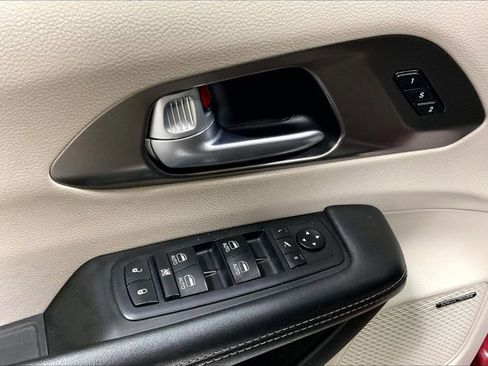 Used 2018 Chrysler Pacifica Limited FWD image 40