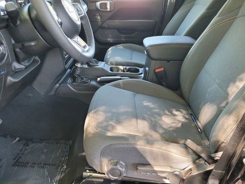 Used 2025 Jeep Wrangler Unlimited Sahara image 20