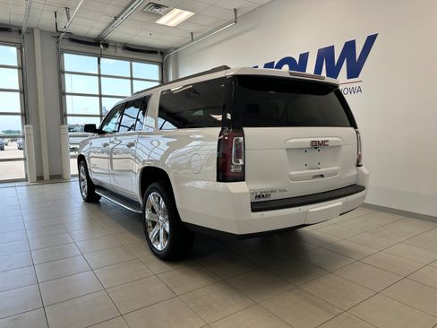 Used 2017 GMC Yukon XL SLT w/ Open Road Package AWD/4WD image 6
