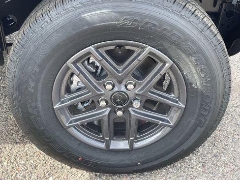 New 2025 Jeep Gladiator Sport AWD/4WD image 8