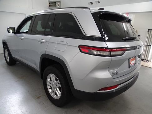 Certified 2024 Jeep Grand Cherokee Laredo AWD/4WD image 17