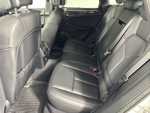 Certified 2025 Porsche Macan image 15