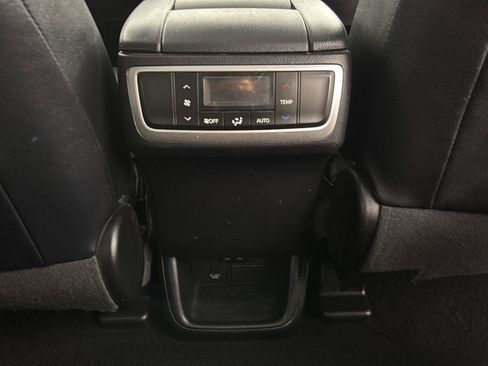 Used 2019 Toyota Highlander XLE AWD/4WD image 20