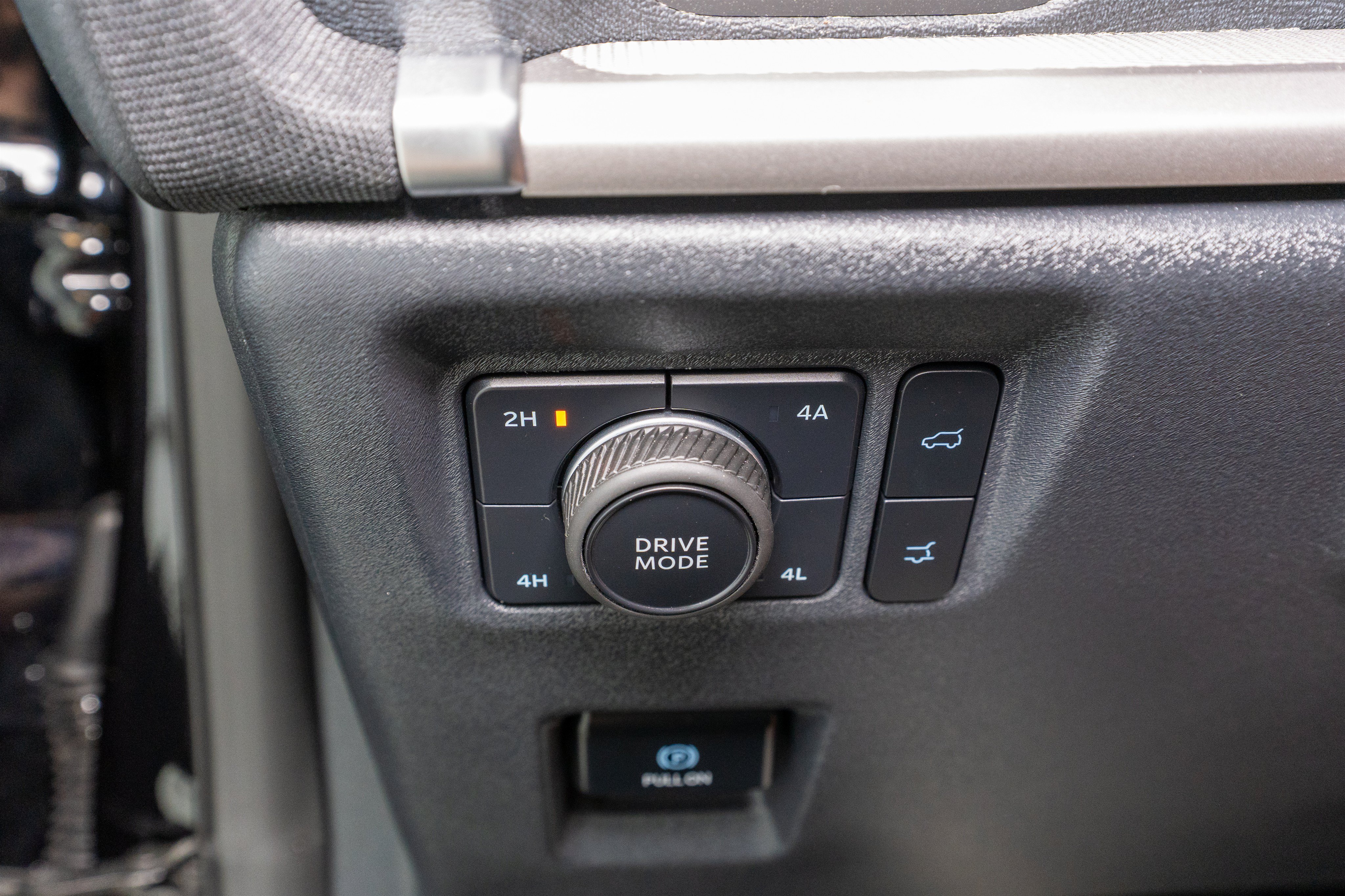 Used 2025 Ford Expedition Active AWD/4WD image 30