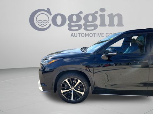 Used 2022 Toyota Highlander XSE AWD/4WD image 30