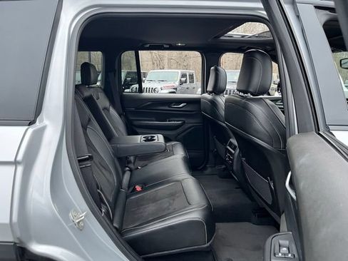 Used 2024 Jeep Grand Cherokee Altitude AWD/4WD image 19