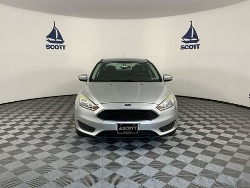 Used 2015 Ford Focus SE FWD image 2
