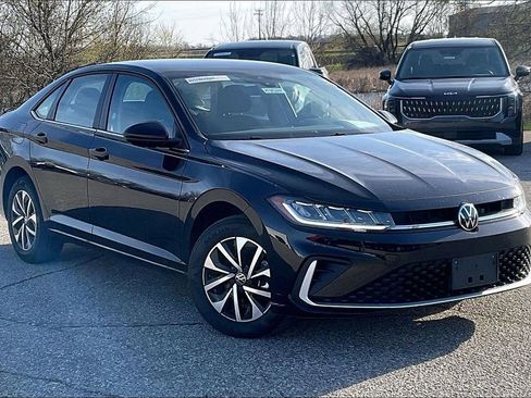 Used 2025 Volkswagen Jetta S image 1