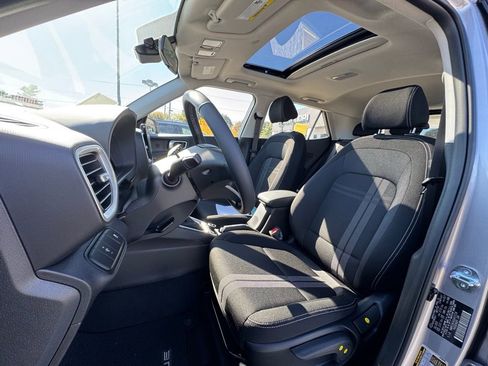 New 2025 Hyundai Venue SEL image 18