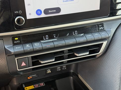 Used 2025 Toyota Camry SE image 23