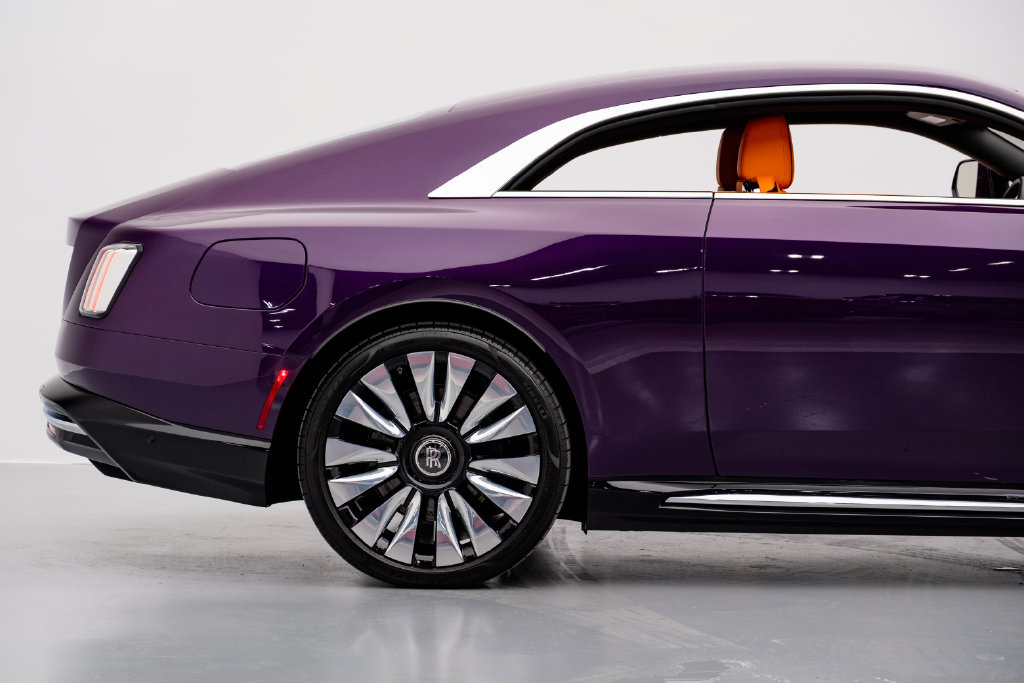 Used 2024 Rolls-Royce Spectre w/ Spectre Launch Package AWD/4WD image 21