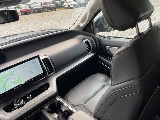Used 2025 Ford Expedition Active AWD/4WD image 27