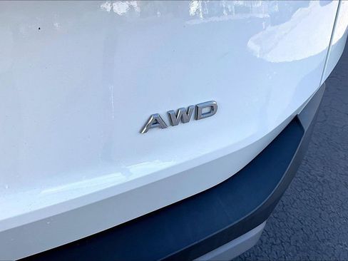 Used 2023 Nissan Rogue S image 22