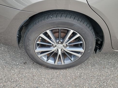 Used 2017 Toyota Corolla LE w/ LE Premium Package w/Moonroof FWD image 36