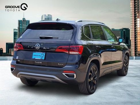 Used 2023 Volkswagen Taos SE w/ Panoramic Sunroof Package AWD/4WD image 6