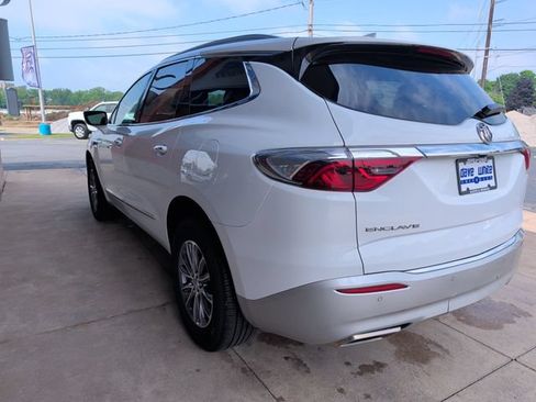 Used 2023 Buick Enclave Essence w/ LPO, Floor Liner Package FWD image 5