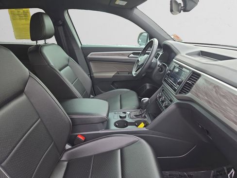 Used 2022 Volkswagen Atlas Cross Sport SE image 16