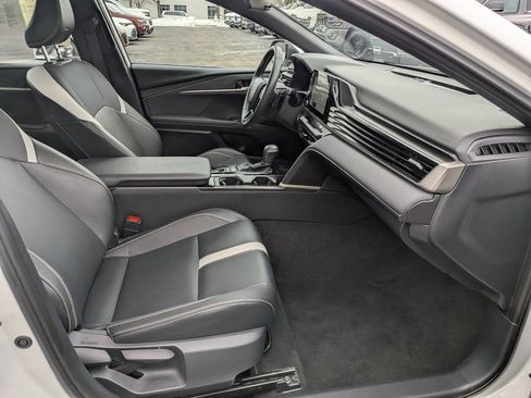 Used 2025 Toyota Camry SE image 18