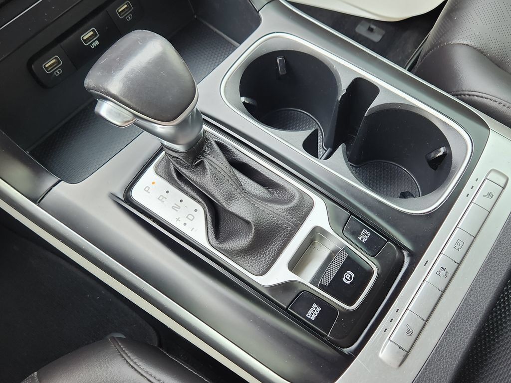 Used 2024 Kia Carnival LX FWD image 17