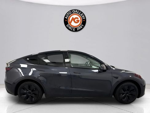 Used 2024 Tesla Model Y Long Range RWD image 2