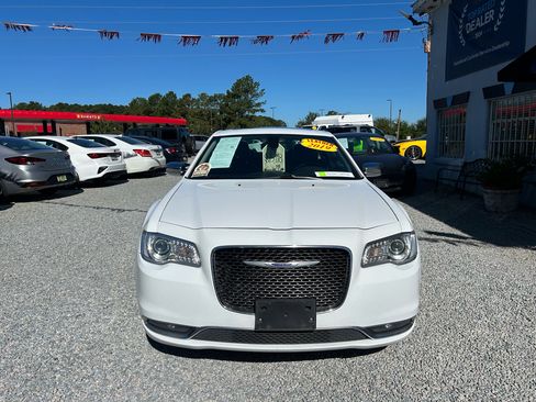 Used 2019 Chrysler 300 Limited image 8