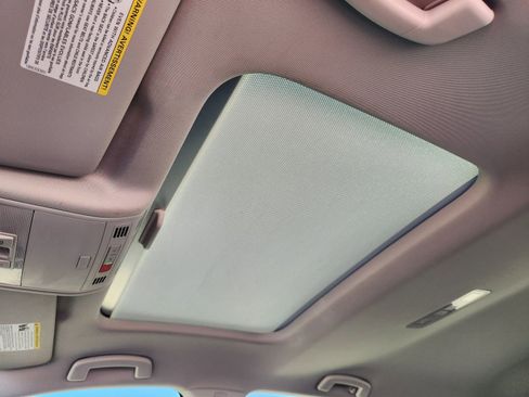 Used 2021 Volkswagen Golf 4-Door image 25