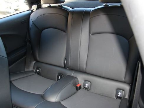 Used 2022 MINI Cooper 2-Door Hardtop w/ Premium Package image 31