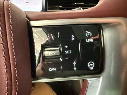 Used 2025 Land Rover Range Rover SE image 22