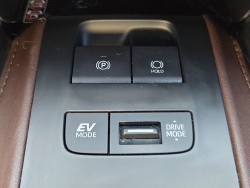 Used 2024 Toyota Venza Limited AWD/4WD image 24