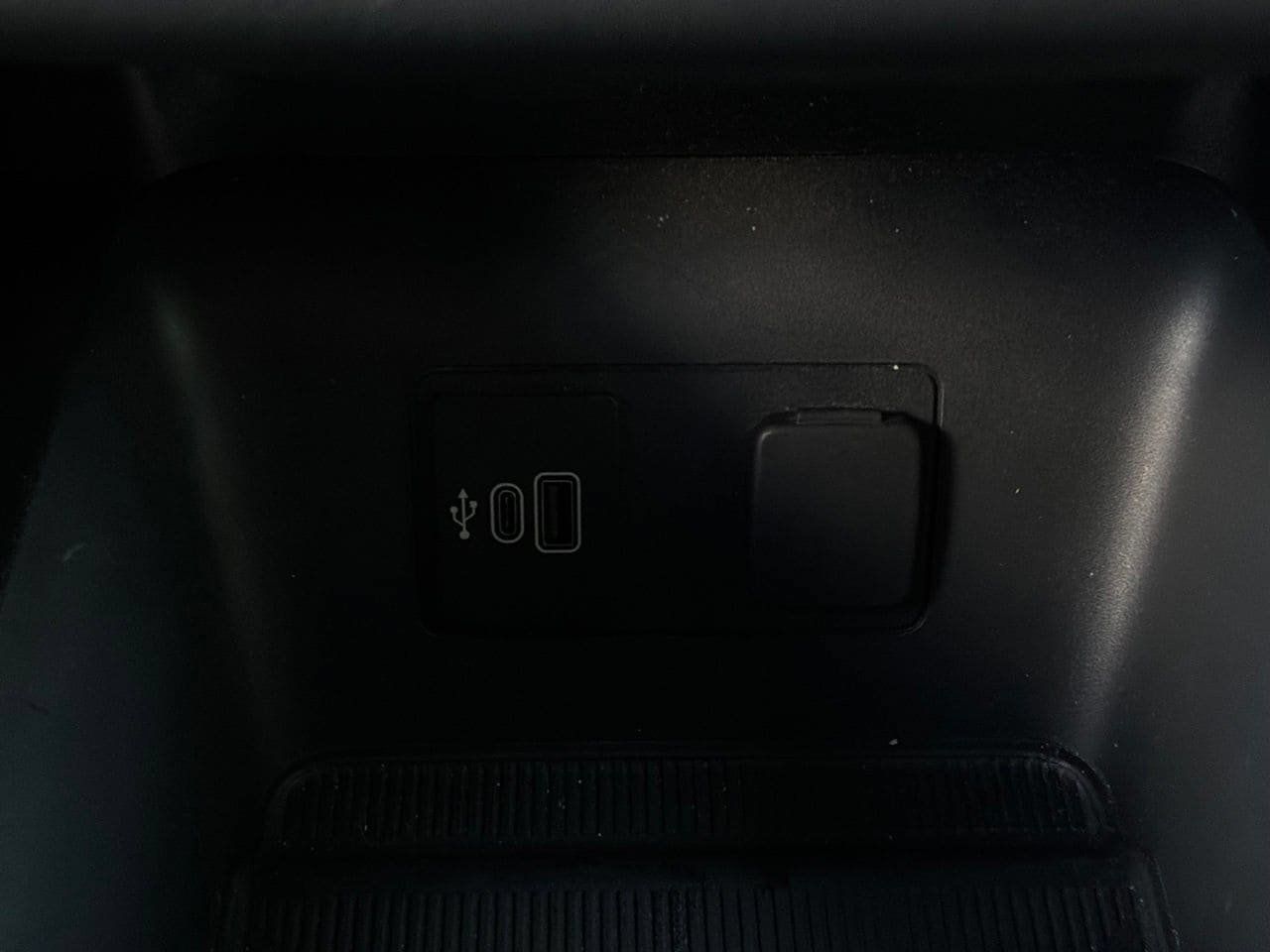Used 2026 Ford Explorer Active RWD image 28