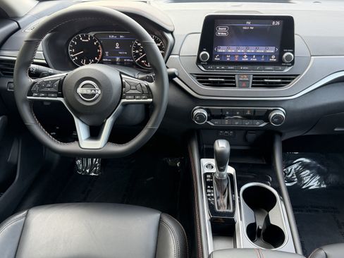 Used 2025 Nissan Altima 2.5 SR FWD image 19