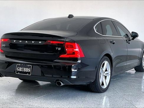 Used 2017 Volvo S90 T5 Momentum w/ Convenience Package FWD image 2