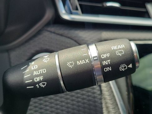Used 2019 Land Rover Range Rover Velar R-Dynamic SE AWD/4WD image 37