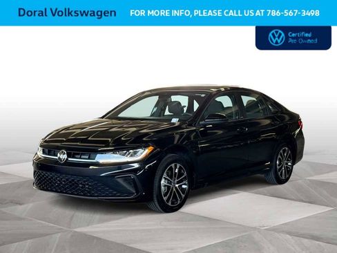 Used 2025 Volkswagen Jetta Sport image 4