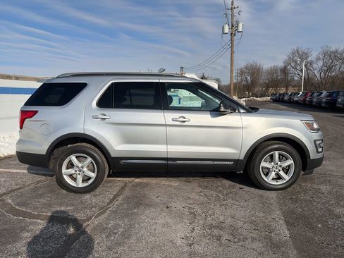 Used 2017 Ford Explorer XLT w/ Equipment Group 202A image 6