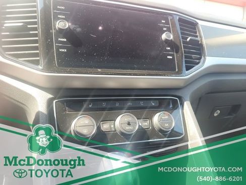 Used 2022 Volkswagen Atlas SEL Premium image 18