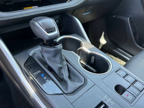 Certified 2025 Toyota Highlander XLE AWD/4WD image 30